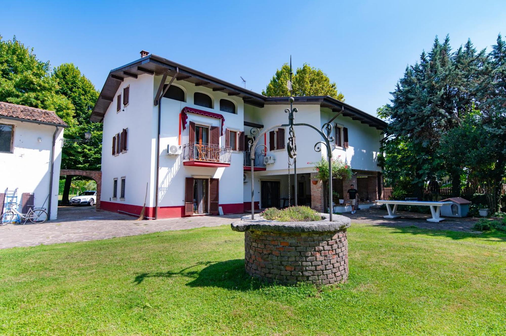 Villa Vitti'S - Verona Est Camping Сан-Мартіно-Буон-Альберґо Екстер'єр фото